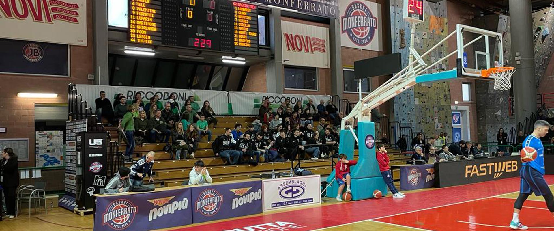 La “Curva Riccoboni” ha sospinto il Monferrato Basket alla vittoria